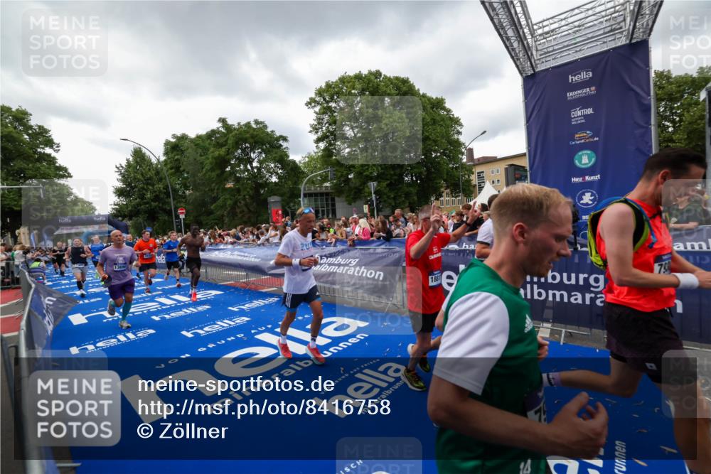 29.06.2025 - hella hamburg halbmarathon Zöllner http://msf.ph/oto/8416758 29.06.2025 10:50:23 Ziel 4247, 4933, 7930, 7932, 8899, 8921, 12035, 12949, 13609, 13690, 14034, 16000, 16242, 18499, 18811, 19040 meine-sportfotos.de