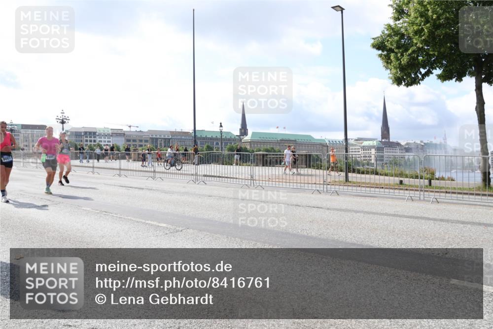 29.06.2025 - hella hamburg halbmarathon Lena Gebhardt http://msf.ph/oto/8416761 29.06.2025 10:05:16 Lombardsbrücke 9007, 8999, 1126, 1559, 1863, 1936, 1981, 2288, 2298, 2424, 2628, 3071, 3413, 3578, 4014, 4220, 4394, 4538, 4782, 4951, 5073, 6059, 6907, 6908, 7302, 7826, 8089, 8999, 9007, 9019, 9075, 9165, 9559, 9680, 10343, 10694, 11088, 11551, 11595, 11784, 11873, 12557, 13221, 13242, 13327, 13717, 14203, 14465, 14642, 16092, 16134, 16357, 16478, 16546, 16579, 16847, 17112, 17707, 17814, 17818, 18189, 18616, 18617, 19034 meine-sportfotos.de