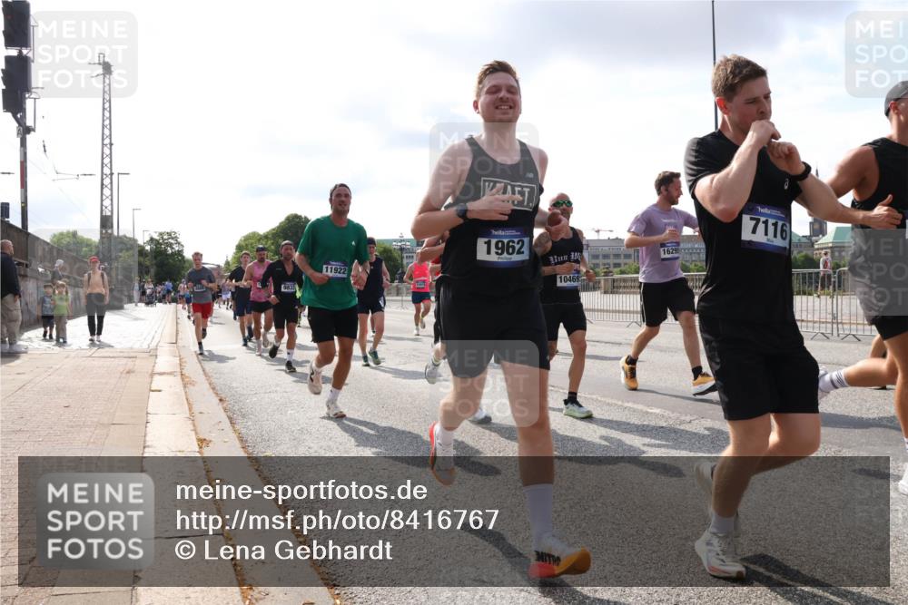 29.06.2025 - hella hamburg halbmarathon Lena Gebhardt http://msf.ph/oto/8416767 29.06.2025 09:51:04 Lombardsbrücke 9833, 11922, 12915, 1962, 10469, 16295, 7116, 1136, 1256, 1441, 1677, 1941, 1962, 2546, 2579, 3056, 3626, 3700, 3947, 4205, 4854, 4888, 4889, 4893, 5026, 5087, 5275, 5387, 5472, 5506, 5508, 5752, 5916, 6080, 6429, 6593, 6639, 6686, 6687, 6721, 6901, 7110, 7116, 7284, 7378, 7635, 7693, 7962, 8091, 8122, 8319, 8574, 8958, 8966, 9262, 9313, 9371, 9380, 9755, 9833, 9885, 10064, 10193, 10415, 10469, 10783, 10922, 11281, 11284, 11305, 11907, 12153, 14201 meine-sportfotos.de