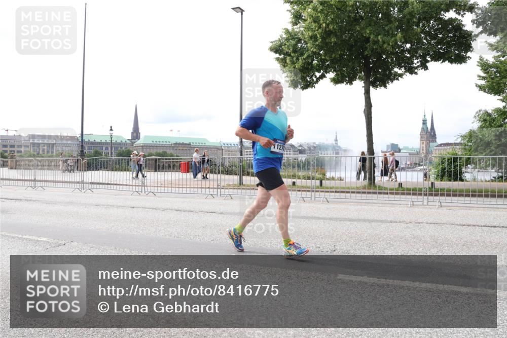 29.06.2025 - hella hamburg halbmarathon Lena Gebhardt http://msf.ph/oto/8416775 29.06.2025 10:26:43 Lombardsbrücke 1127, 1300, 1793, 1973, 2045, 2643, 3617, 4267, 4268, 4315, 4507, 4509, 4844, 5494, 6625, 6905, 7069, 7929, 8079, 8357, 8942, 9186, 10465, 11107, 11270, 11740, 12071, 12126, 12826, 12827, 13264, 13462, 14930, 15027, 15807, 15878, 16479, 16788, 17300, 17675, 17712, 18074, 18087, 18516, 18962, 18978 meine-sportfotos.de