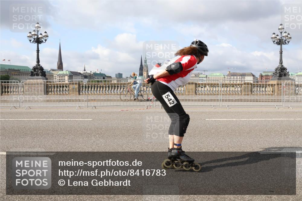 29.06.2025 - hella hamburg halbmarathon Lena Gebhardt http://msf.ph/oto/8416783 29.06.2025 08:56:57 Lombardsbrücke 542 meine-sportfotos.de