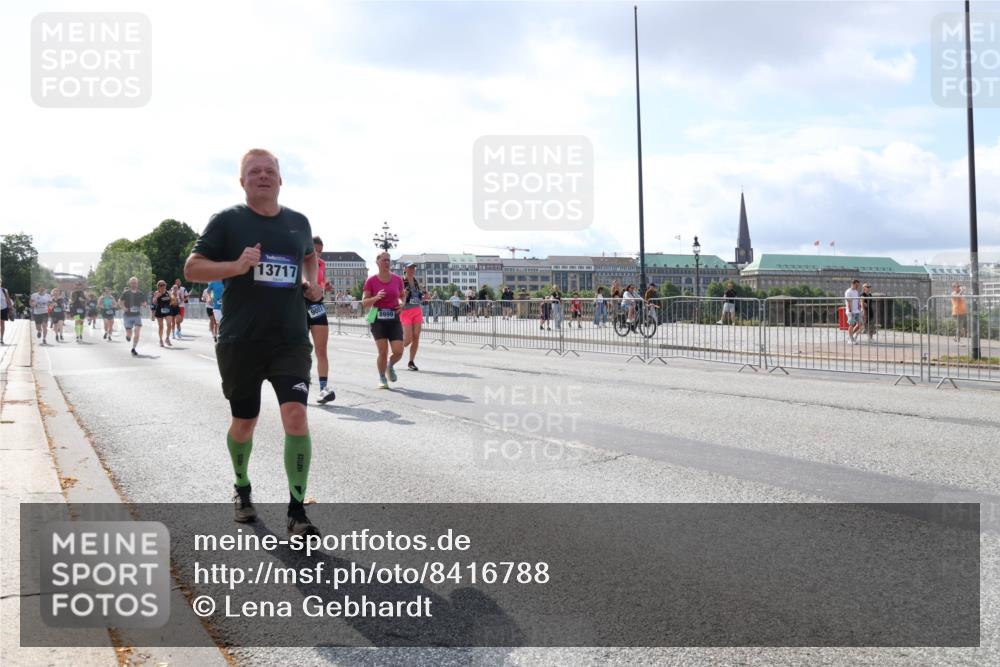 29.06.2025 - hella hamburg halbmarathon Lena Gebhardt http://msf.ph/oto/8416788 29.06.2025 10:05:16 Lombardsbrücke 13717, 6668, 1126, 1559, 1863, 1936, 1981, 2288, 2298, 2424, 2628, 3071, 3413, 3578, 4014, 4220, 4394, 4538, 4782, 4951, 5073, 6059, 6907, 6908, 7302, 7826, 8089, 8999, 9007, 9019, 9075, 9165, 9559, 9680, 10343, 10694, 11088, 11551, 11595, 11784, 11873, 12557, 13221, 13242, 13327, 13717, 14203, 14465, 14642, 16092, 16134, 16357, 16478, 16546, 16579, 16847, 17112, 17707, 17814, 17818, 18189, 18616, 18617, 19034 meine-sportfotos.de