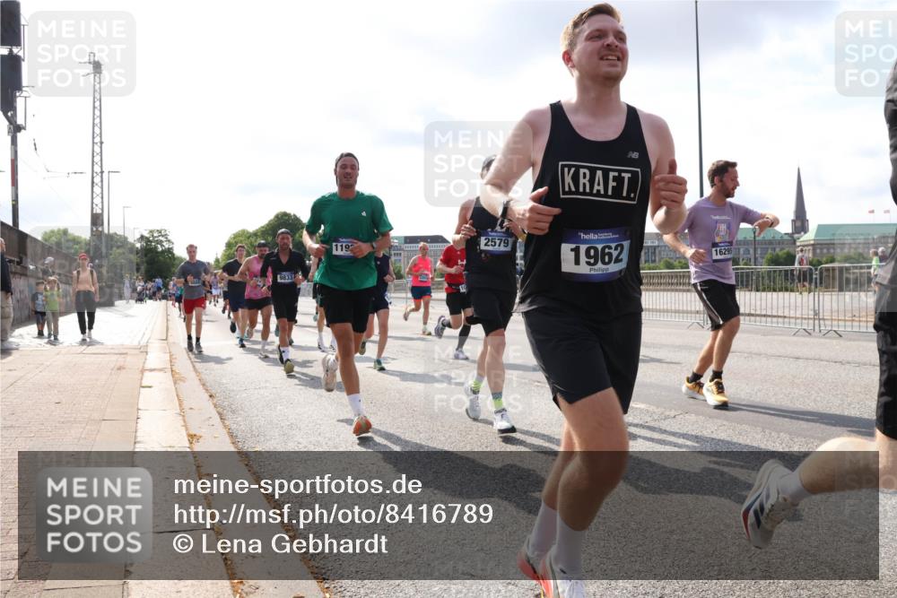 29.06.2025 - hella hamburg halbmarathon Lena Gebhardt http://msf.ph/oto/8416789 29.06.2025 09:51:04 Lombardsbrücke 9833, 1192, 2579, 1962, 16295, 1136, 1256, 1441, 1677, 1941, 1962, 2546, 2579, 3056, 3626, 3700, 3947, 4205, 4854, 4888, 4889, 4893, 5026, 5087, 5275, 5387, 5472, 5506, 5508, 5752, 5916, 6080, 6429, 6593, 6639, 6686, 6687, 6721, 6901, 7110, 7116, 7284, 7378, 7635, 7693, 7962, 8091, 8122, 8319, 8574, 8958, 8966, 9262, 9313, 9371, 9380, 9755, 9833, 9885, 10064, 10193, 10415, 10469, 10783, 10922, 11281, 11284, 11305, 11907, 12153, 14201 meine-sportfotos.de