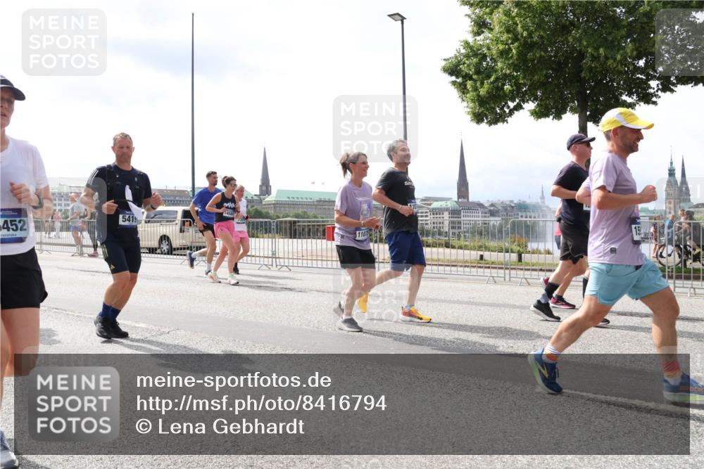 29.06.2025 - hella hamburg halbmarathon Lena Gebhardt http://msf.ph/oto/8416794 29.06.2025 10:42:25 Lombardsbrücke 452, 541, 3410, 14585, 1107, 1039, 1150, 1360, 1624, 1752, 1929, 1957, 1994, 2069, 2134, 2145, 2401, 2523, 2538, 2580, 2940, 2941, 2974, 3276, 3326, 3568, 3605, 3874, 4329, 4334, 4353, 4735, 4736, 4778, 4885, 4891, 4892, 5403, 5417, 5419, 5671, 5810, 6120, 6136, 6153, 6764, 6828, 6837, 6917, 7040, 7260, 7357, 7513, 7557, 7666, 8014, 8459, 8525, 8526, 8529, 8712, 8816, 8908, 9008, 9223, 9370, 9980, 10027, 10454, 10532, 10623, 10697, 13241 meine-sportfotos.de