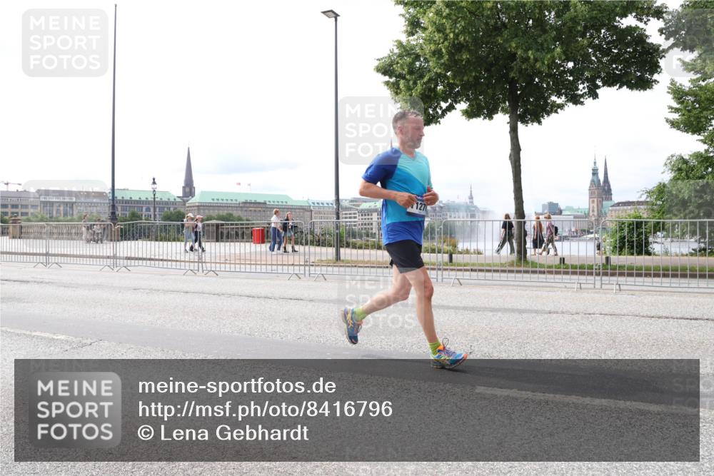 29.06.2025 - hella hamburg halbmarathon Lena Gebhardt http://msf.ph/oto/8416796 29.06.2025 10:26:43 Lombardsbrücke 127, 1300, 1793, 1973, 2045, 2643, 3617, 4267, 4268, 4315, 4507, 4509, 4844, 5494, 6625, 6905, 7069, 7929, 8079, 8357, 8942, 9186, 10465, 11107, 11270, 11740, 12071, 12126, 12826, 12827, 13264, 13462, 14930, 15027, 15807, 15878, 16479, 16788, 17300, 17675, 17712, 18074, 18087, 18516, 18962, 18978 meine-sportfotos.de