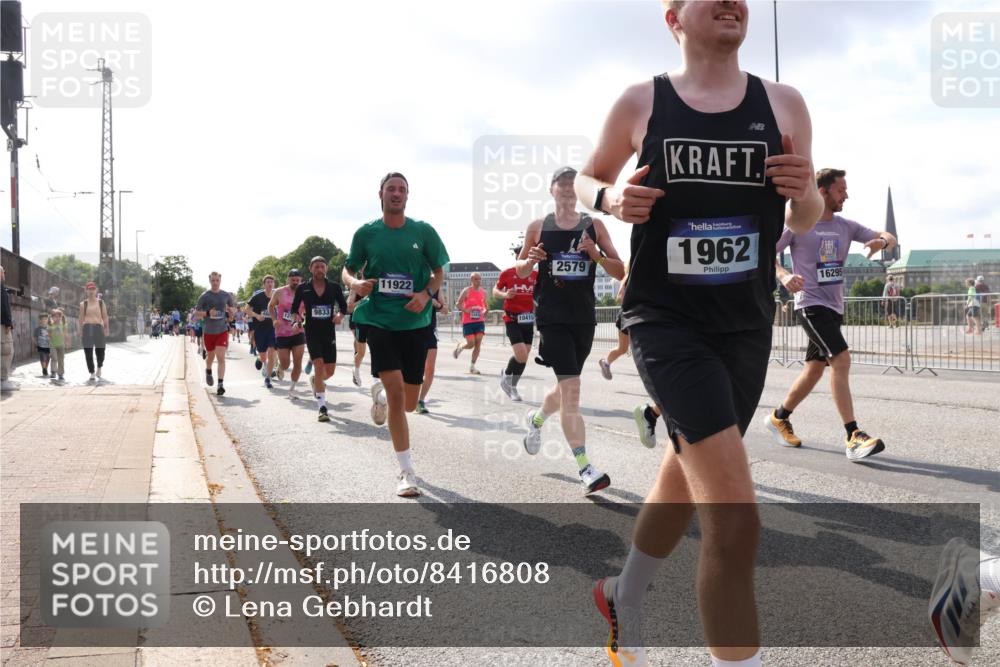 29.06.2025 - hella hamburg halbmarathon Lena Gebhardt http://msf.ph/oto/8416808 29.06.2025 09:51:04 Lombardsbrücke 9833, 11922, 10415, 2579, 1962, 16295, 1136, 1256, 1441, 1677, 1941, 1962, 2546, 2579, 3056, 3626, 3700, 3947, 4205, 4854, 4888, 4889, 4893, 5026, 5087, 5275, 5387, 5472, 5506, 5508, 5752, 5916, 6080, 6429, 6593, 6639, 6686, 6687, 6721, 6901, 7110, 7116, 7284, 7378, 7635, 7693, 7962, 8091, 8122, 8319, 8574, 8958, 8966, 9262, 9313, 9371, 9380, 9755, 9833, 9885, 10064, 10193, 10415, 10469, 10783, 10922, 11281, 11284, 11305, 11907, 12153, 14201 meine-sportfotos.de