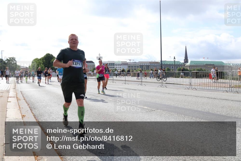 29.06.2025 - hella hamburg halbmarathon Lena Gebhardt http://msf.ph/oto/8416812 29.06.2025 10:05:16 Lombardsbrücke 13717, 8999, 1126, 1559, 1863, 1936, 1981, 2288, 2298, 2424, 2628, 3071, 3413, 3578, 4014, 4220, 4394, 4538, 4782, 4951, 5073, 6059, 6907, 6908, 7302, 7826, 8089, 8999, 9007, 9019, 9075, 9165, 9559, 9680, 10343, 10694, 11088, 11551, 11595, 11784, 11873, 12557, 13221, 13242, 13327, 13717, 14203, 14465, 14642, 16092, 16134, 16357, 16478, 16546, 16579, 16847, 17112, 17707, 17814, 17818, 18189, 18616, 18617, 19034 meine-sportfotos.de