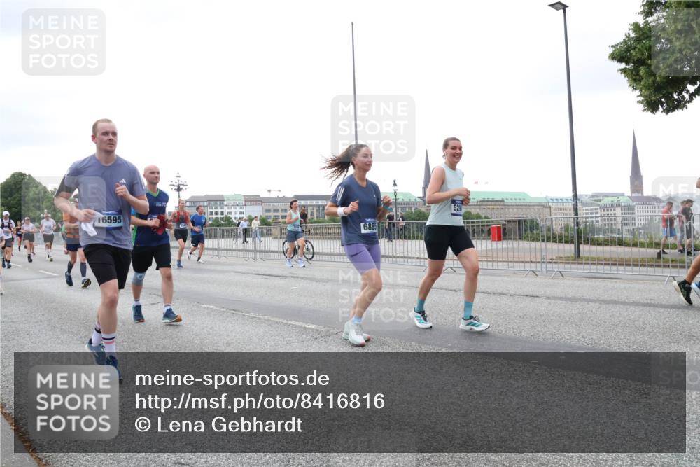 29.06.2025 - hella hamburg halbmarathon Lena Gebhardt http://msf.ph/oto/8416816 29.06.2025 10:51:51 Lombardsbrücke 16595, 6885, 529, 1418, 1617, 1978, 1997, 2308, 2484, 2485, 2593, 2736, 2778, 3038, 3240, 3991, 4087, 4598, 4606, 4748, 4808, 4878, 5062, 5291, 5394, 5534, 5716, 5717, 6007, 6091, 6456, 6604, 6885, 6945, 6947, 6954, 7682, 7769, 7841, 7871, 7992, 8125, 8250, 8251, 8399, 8621, 9220, 9340, 9460, 9462, 9582, 9583, 9590, 9594, 9673, 9730, 9763, 10496, 10521, 10533, 10673, 10693, 10830, 11034, 11101, 11268, 11375, 11575, 11875, 12065 meine-sportfotos.de