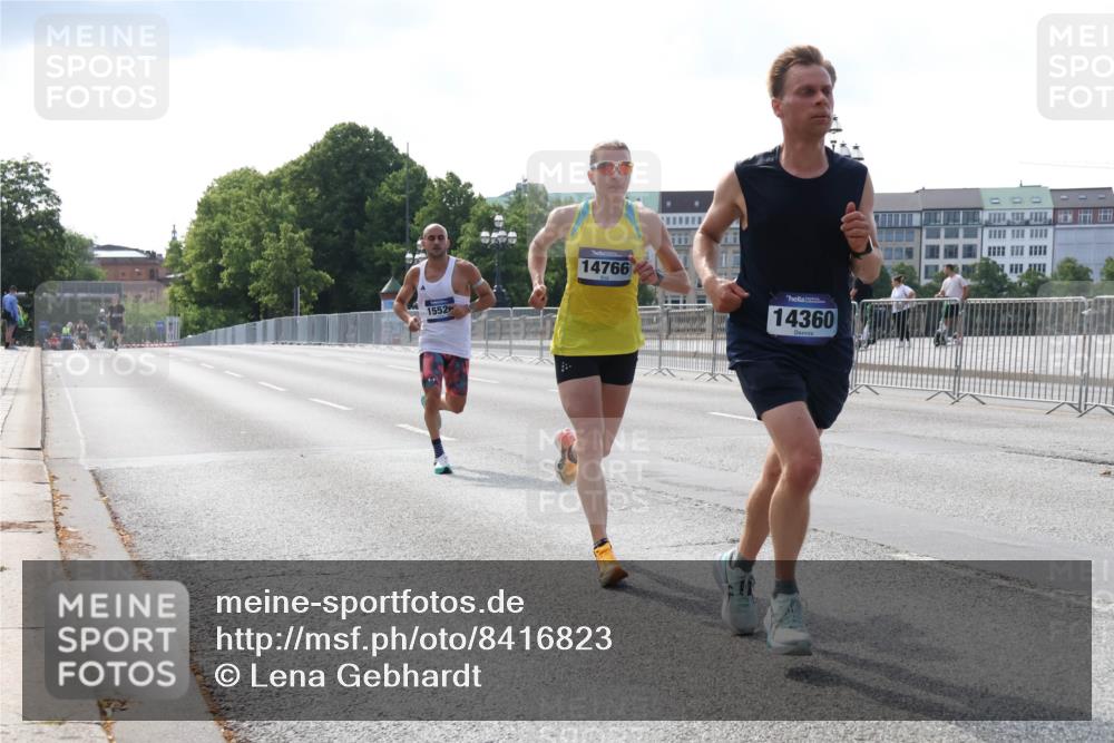 29.06.2025 - hella hamburg halbmarathon Lena Gebhardt http://msf.ph/oto/8416823 29.06.2025 09:40:48 Lombardsbrücke 1552, 14766, 14360, 34, 54, 5253, 6530, 6816, 9151, 9447, 9475, 11210, 11829, 12373, 12678, 14302, 14360, 14766, 15526, 16068, 16245, 16988, 17771, 18930 meine-sportfotos.de