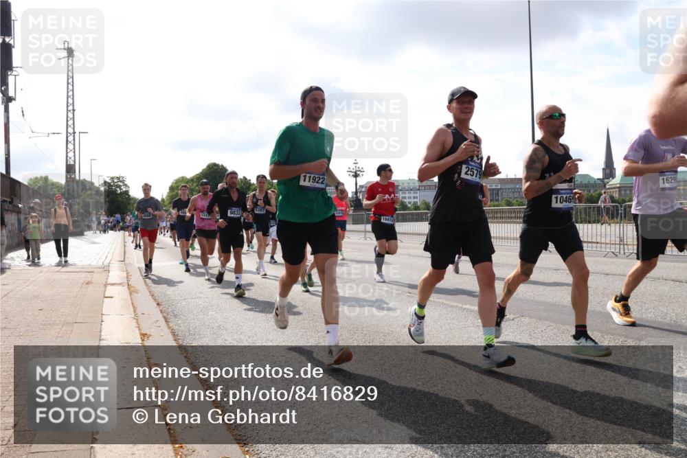 29.06.2025 - hella hamburg halbmarathon Lena Gebhardt http://msf.ph/oto/8416829 29.06.2025 09:51:04 Lombardsbrücke 9833, 11922, 12915, 1041, 2579, 1629, 1046, 1136, 1256, 1441, 1677, 1941, 1962, 2546, 2579, 3056, 3626, 3700, 3947, 4205, 4854, 4888, 4889, 4893, 5026, 5087, 5275, 5387, 5472, 5506, 5508, 5752, 5916, 6080, 6429, 6593, 6639, 6686, 6687, 6721, 6901, 7110, 7116, 7284, 7378, 7635, 7693, 7962, 8091, 8122, 8319, 8574, 8958, 8966, 9262, 9313, 9371, 9380, 9755, 9833, 9885, 10064, 10193, 10415, 10469, 10783, 10922, 11281, 11284, 11305, 11907, 12153, 14201 meine-sportfotos.de
