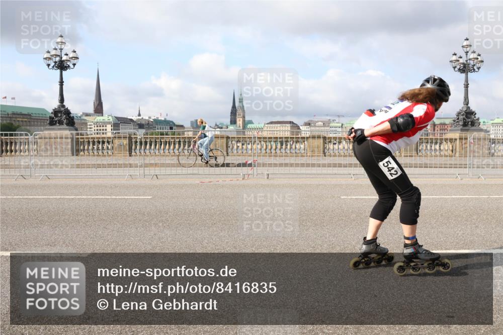 29.06.2025 - hella hamburg halbmarathon Lena Gebhardt http://msf.ph/oto/8416835 29.06.2025 08:56:57 Lombardsbrücke 542 meine-sportfotos.de