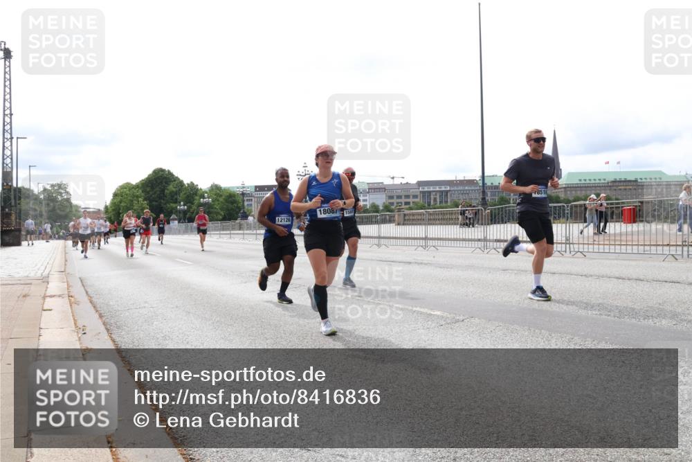 29.06.2025 - hella hamburg halbmarathon Lena Gebhardt http://msf.ph/oto/8416836 29.06.2025 10:26:44 Lombardsbrücke 12126, 18087, 1580, 8516, 1300, 1793, 1973, 2045, 2643, 4267, 4268, 4315, 4507, 4509, 4844, 5494, 6625, 6905, 7069, 7929, 8079, 8357, 8942, 9186, 10465, 11107, 11270, 11740, 12071, 12126, 13264, 13462, 14930, 15027, 15807, 15878, 16479, 16788, 17300, 17675, 17712, 18074, 18087, 18516, 18962, 18978 meine-sportfotos.de