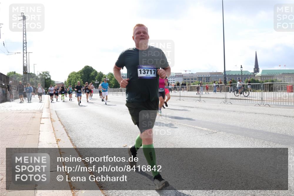 29.06.2025 - hella hamburg halbmarathon Lena Gebhardt http://msf.ph/oto/8416842 29.06.2025 10:05:16 Lombardsbrücke 13717, 8999, 1126, 1559, 1863, 1936, 1981, 2288, 2298, 2424, 2628, 3071, 3413, 3578, 4014, 4220, 4394, 4538, 4782, 4951, 5073, 6059, 6907, 6908, 7302, 7826, 8089, 8999, 9007, 9019, 9075, 9165, 9559, 9680, 10343, 10694, 11088, 11551, 11595, 11784, 11873, 12557, 13221, 13242, 13327, 13717, 14203, 14465, 14642, 16092, 16134, 16357, 16478, 16546, 16579, 16847, 17112, 17707, 17814, 17818, 18189, 18616, 18617, 19034 meine-sportfotos.de
