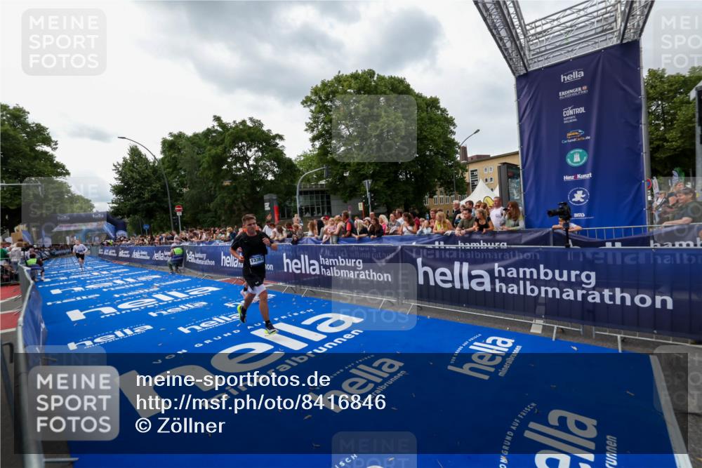 29.06.2025 - hella hamburg halbmarathon Zöllner http://msf.ph/oto/8416846 29.06.2025 10:28:10 Ziel 13383, 14757, 15883 meine-sportfotos.de