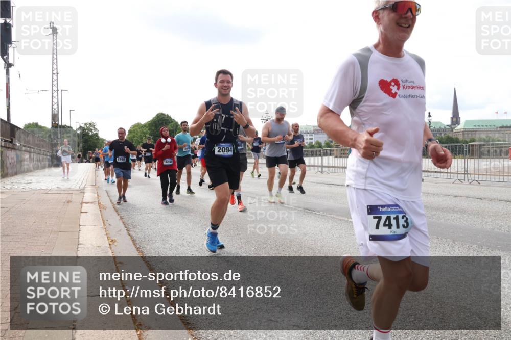 29.06.2025 - hella hamburg halbmarathon Lena Gebhardt http://msf.ph/oto/8416852 29.06.2025 10:17:51 Lombardsbrücke 9798, 16555, 1657, 2094, 7413, 1015, 1159, 1160, 1204, 1268, 1274, 1325, 1458, 1622, 1641, 1749, 1795, 1982, 2094, 2147, 2259, 2305, 2548, 2860, 2931, 3138, 3292, 3802, 3803, 3977, 4194, 4218, 4852, 5002, 5004, 5290, 5611, 5733, 6254, 6270, 6336, 6352, 6520, 6786, 7011, 7094, 7258, 7291, 7410, 7413, 7566, 7641, 7649, 7838, 7844, 7882, 7883, 8128, 8144, 8210, 8248, 8309, 8351, 8607, 8799, 8895, 9400, 9539, 9717, 9734, 9798, 9848, 9964, 10174, 10332, 10509 meine-sportfotos.de