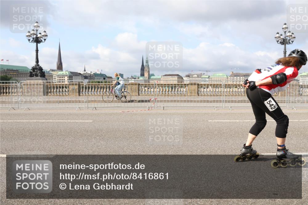 29.06.2025 - hella hamburg halbmarathon Lena Gebhardt http://msf.ph/oto/8416861 29.06.2025 08:56:57 Lombardsbrücke 542 meine-sportfotos.de