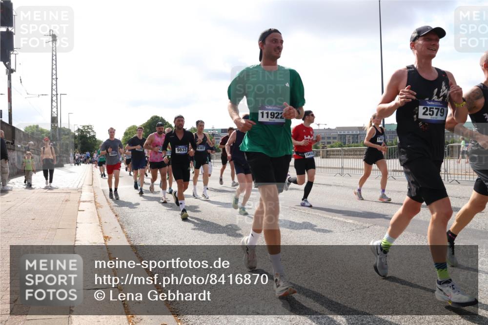 29.06.2025 - hella hamburg halbmarathon Lena Gebhardt http://msf.ph/oto/8416870 29.06.2025 09:51:05 Lombardsbrücke 4888, 9833, 5387, 11922, 148, 2579, 1136, 1256, 1441, 1677, 1912, 1941, 1962, 2546, 2579, 3056, 3626, 3700, 3947, 4854, 4888, 4889, 4893, 5026, 5087, 5275, 5387, 5506, 5508, 5752, 5916, 6080, 6429, 6593, 6639, 6686, 6687, 6721, 6901, 7110, 7116, 7284, 7378, 7635, 7693, 7962, 8091, 8122, 8319, 8574, 8958, 8966, 9262, 9313, 9371, 9380, 9755, 9833, 9885, 10064, 10193, 10415, 10469, 10783, 10922, 11281, 11284, 11305, 11907, 12153, 14201 meine-sportfotos.de