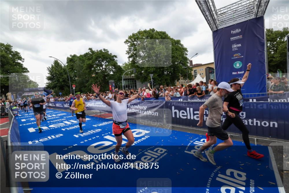 29.06.2025 - hella hamburg halbmarathon Zöllner http://msf.ph/oto/8416875 29.06.2025 10:50:34 Ziel 1750, 3414, 4127, 5447, 6282, 7397, 8153, 8576, 11214, 11455, 12624, 13812, 14626, 15803, 16806, 17179, 17247, 17319, 18006, 18394 meine-sportfotos.de