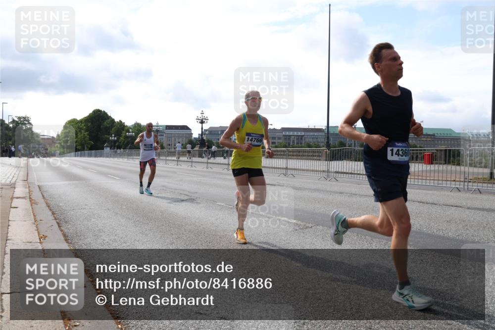 29.06.2025 - hella hamburg halbmarathon Lena Gebhardt http://msf.ph/oto/8416886 29.06.2025 09:40:49 Lombardsbrücke 15526, 14766, 14360, 34, 54, 5253, 6530, 6816, 9151, 9447, 9475, 11210, 11829, 12373, 12678, 14302, 14360, 14766, 15526, 16068, 16245, 16988, 17771, 18930 meine-sportfotos.de