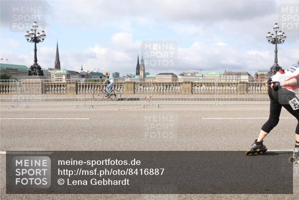 29.06.2025 - hella hamburg halbmarathon Lena Gebhardt http://msf.ph/oto/8416887 29.06.2025 08:56:57 Lombardsbrücke 542 meine-sportfotos.de