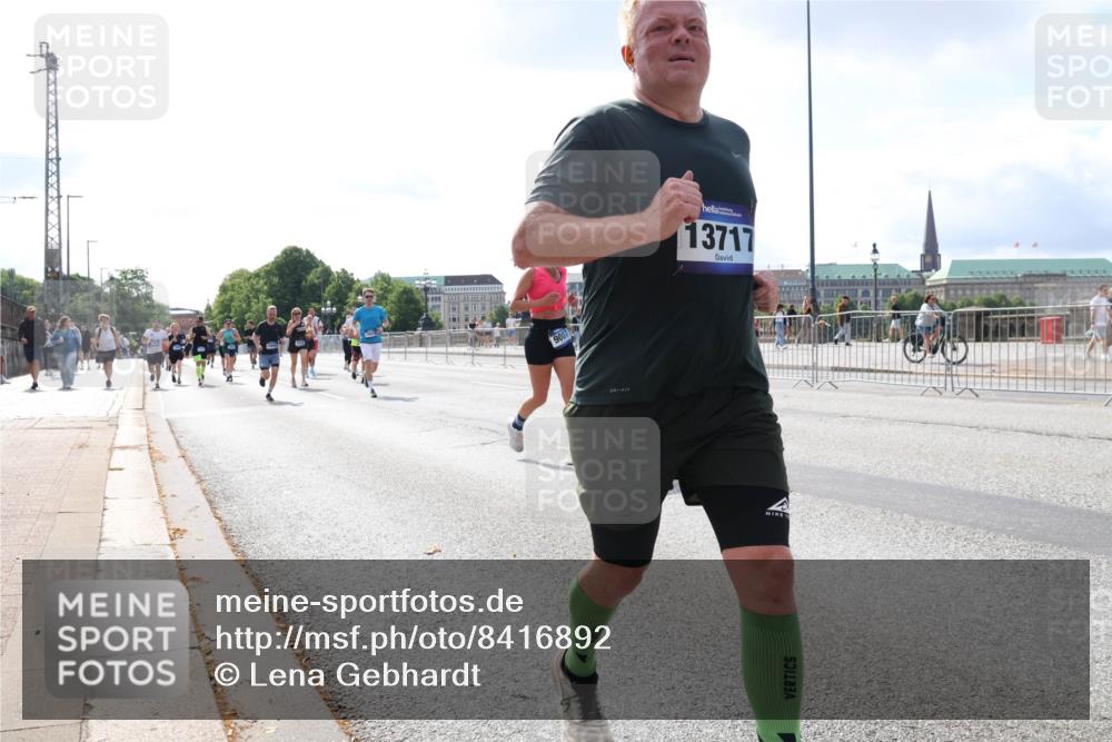 29.06.2025 - hella hamburg halbmarathon Lena Gebhardt http://msf.ph/oto/8416892 29.06.2025 10:05:17 Lombardsbrücke 9001, 13717, 1126, 1559, 1863, 1936, 1981, 2288, 2298, 2424, 2624, 2628, 3071, 3413, 3578, 4014, 4220, 4394, 4538, 4782, 4951, 5073, 6059, 6907, 6908, 7302, 7826, 8089, 8999, 9007, 9019, 9075, 9165, 9559, 9680, 9736, 9737, 9738, 10343, 10694, 11088, 11551, 11595, 11784, 11873, 12557, 13221, 13242, 13327, 13717, 14203, 14465, 14642, 16092, 16134, 16357, 16478, 16546, 16579, 16847, 17112, 17707, 17818, 18189, 18616, 18617, 19034 meine-sportfotos.de