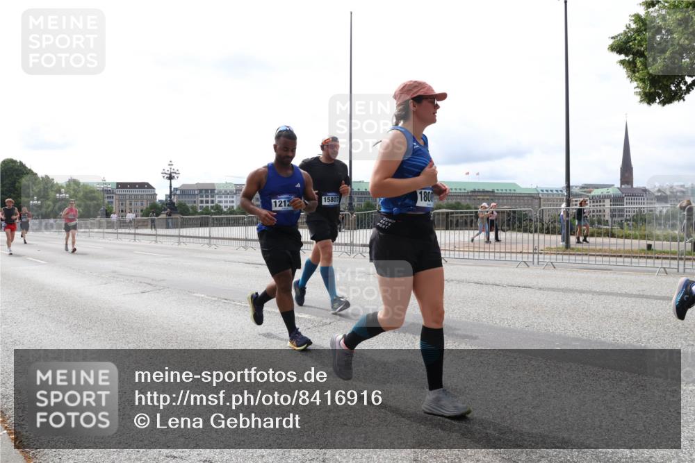 29.06.2025 - hella hamburg halbmarathon Lena Gebhardt http://msf.ph/oto/8416916 29.06.2025 10:26:45 Lombardsbrücke 15807, 180, 1212, 1300, 1793, 1973, 2045, 2643, 4267, 4268, 4315, 4507, 4509, 4844, 5494, 6625, 6905, 7069, 7929, 8056, 8079, 8357, 8942, 9186, 10465, 11270, 11740, 12071, 12126, 13264, 13462, 14930, 15027, 15807, 15878, 16479, 16788, 17300, 17675, 17712, 18074, 18087, 18516, 18962, 18978 meine-sportfotos.de
