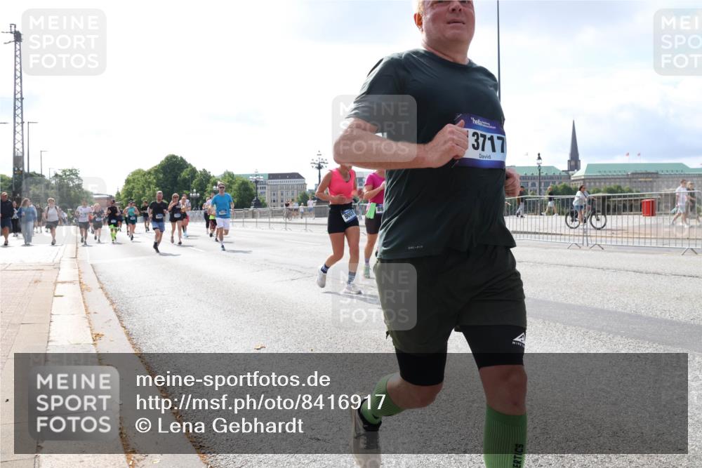 29.06.2025 - hella hamburg halbmarathon Lena Gebhardt http://msf.ph/oto/8416917 29.06.2025 10:05:17 Lombardsbrücke 9007, 3717, 1126, 1559, 1863, 1936, 1981, 2288, 2298, 2424, 2624, 2628, 3071, 3413, 3578, 4014, 4220, 4394, 4538, 4782, 4951, 5073, 6059, 6907, 6908, 7302, 7826, 8089, 8999, 9007, 9019, 9075, 9165, 9559, 9680, 9736, 9737, 9738, 10343, 10694, 11088, 11551, 11595, 11784, 11873, 12557, 13221, 13242, 13327, 13717, 14203, 14465, 14642, 16092, 16134, 16357, 16478, 16546, 16579, 16847, 17112, 17707, 17818, 18189, 18616, 18617, 19034 meine-sportfotos.de
