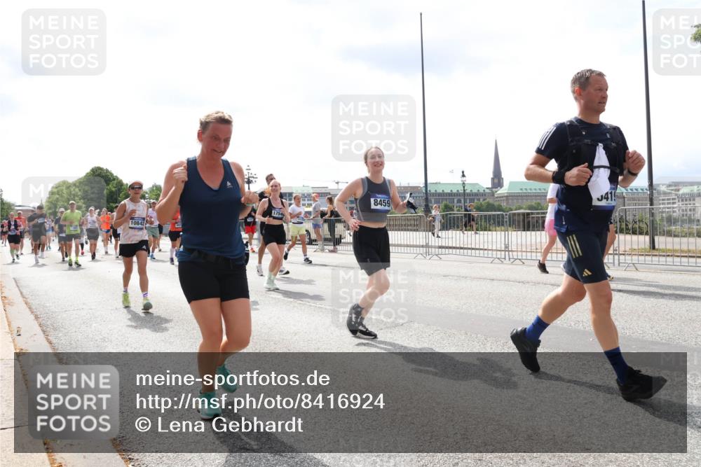 29.06.2025 - hella hamburg halbmarathon Lena Gebhardt http://msf.ph/oto/8416924 29.06.2025 10:42:26 Lombardsbrücke 1754, 10842, 8459, 41, 1039, 1150, 1360, 1624, 1752, 1929, 1957, 1994, 2069, 2134, 2145, 2401, 2523, 2538, 2580, 2940, 2941, 2974, 3276, 3326, 3568, 3605, 3874, 4092, 4329, 4334, 4353, 4735, 4736, 4778, 4885, 4891, 4892, 5403, 5417, 5419, 5671, 5810, 6120, 6136, 6153, 6764, 6828, 6837, 6917, 7040, 7260, 7357, 7513, 7557, 7666, 8014, 8459, 8525, 8526, 8529, 8712, 8816, 8908, 9008, 9223, 9370, 9980, 10027, 10454, 10532, 10697, 12441, 13241 meine-sportfotos.de