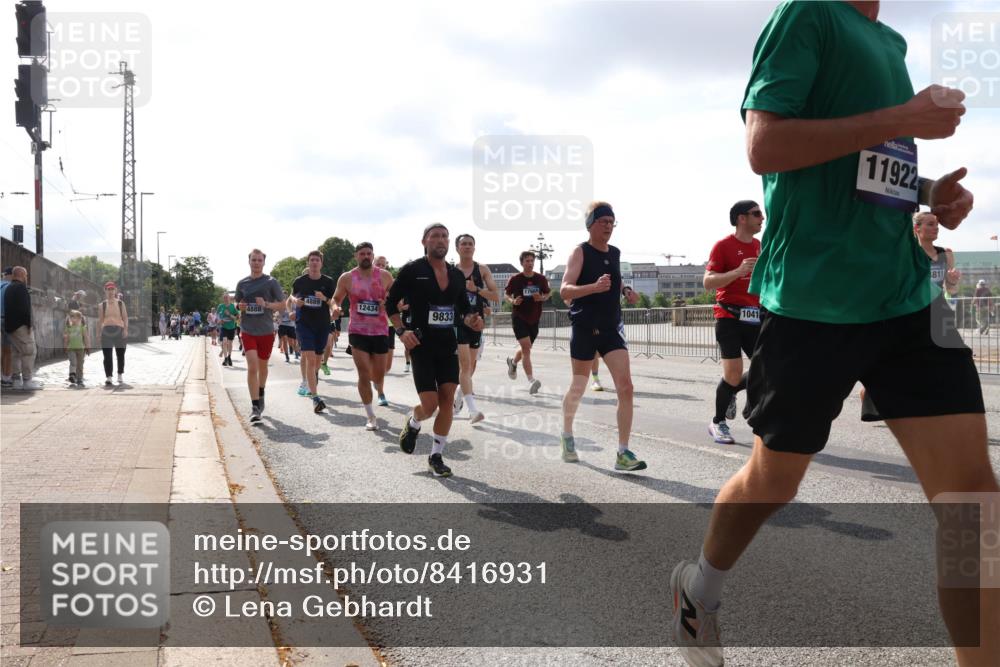 29.06.2025 - hella hamburg halbmarathon Lena Gebhardt http://msf.ph/oto/8416931 29.06.2025 09:51:05 Lombardsbrücke 4889, 12434, 4888, 9833, 17668, 1041, 11922, 0, 811, 1136, 1256, 1441, 1677, 1912, 1941, 1962, 2546, 2579, 3056, 3626, 3700, 3947, 4854, 4888, 4889, 4893, 5026, 5087, 5275, 5387, 5506, 5508, 5752, 5916, 6080, 6429, 6593, 6639, 6686, 6687, 6721, 6901, 7110, 7116, 7284, 7378, 7635, 7693, 7962, 8091, 8122, 8319, 8574, 8958, 8966, 9262, 9313, 9371, 9380, 9755, 9833, 9885, 10064, 10193, 10415, 10469, 10783, 10922, 11281, 11284, 11305, 11907, 12153, 14201 meine-sportfotos.de