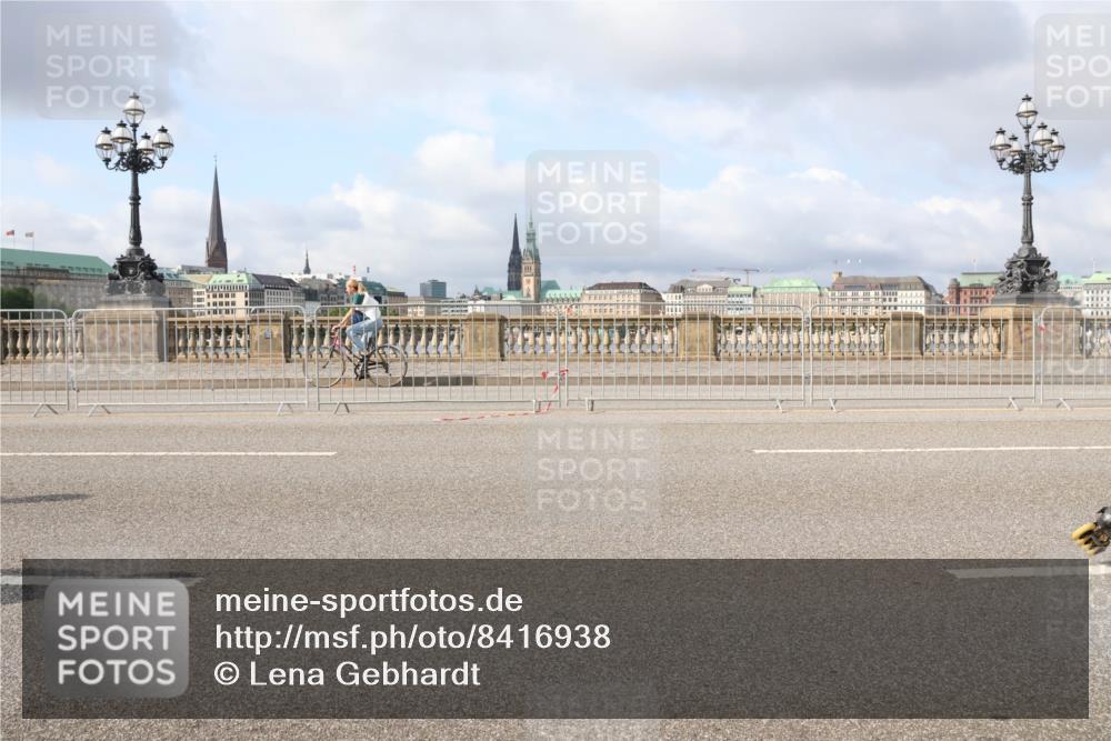 29.06.2025 - hella hamburg halbmarathon Lena Gebhardt http://msf.ph/oto/8416938 29.06.2025 08:56:58 Lombardsbrücke  meine-sportfotos.de
