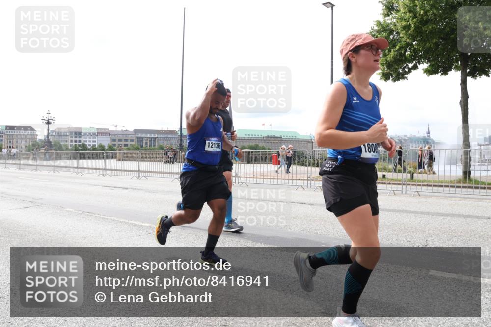 29.06.2025 - hella hamburg halbmarathon Lena Gebhardt http://msf.ph/oto/8416941 29.06.2025 10:26:46 Lombardsbrücke 12126, 1808, 1300, 1793, 1973, 2045, 2643, 4267, 4268, 4315, 4358, 4507, 4509, 4844, 5494, 6625, 6637, 6905, 7069, 7929, 8056, 8079, 8357, 8942, 9186, 10465, 11110, 11270, 11740, 12071, 12126, 13264, 13462, 14930, 15027, 15807, 15878, 16479, 16788, 17300, 17675, 17712, 18074, 18087, 18516, 18962, 18978 meine-sportfotos.de
