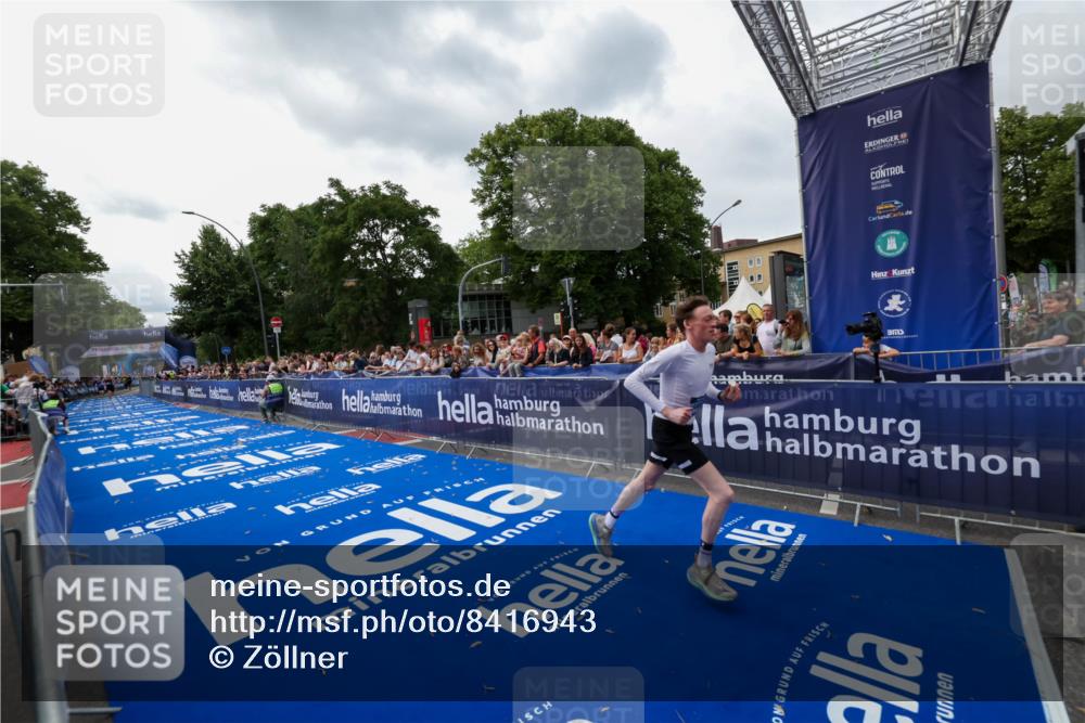 29.06.2025 - hella hamburg halbmarathon Zöllner http://msf.ph/oto/8416943 29.06.2025 10:28:14 Ziel 7389, 15883 meine-sportfotos.de