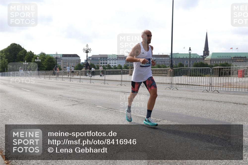 29.06.2025 - hella hamburg halbmarathon Lena Gebhardt http://msf.ph/oto/8416946 29.06.2025 09:40:50 Lombardsbrücke 526, 34, 54, 5253, 6530, 6816, 9151, 9447, 9475, 11210, 11829, 12373, 12678, 14302, 14360, 14766, 15526, 16068, 16245, 16988, 17771, 18930 meine-sportfotos.de