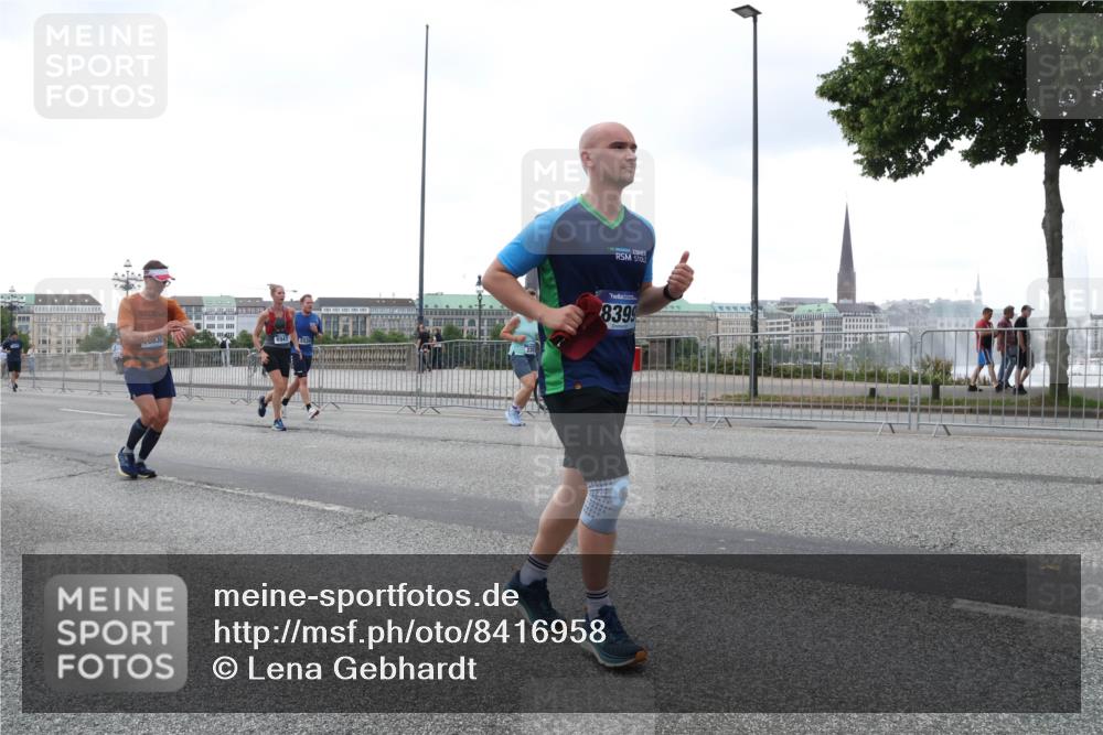 29.06.2025 - hella hamburg halbmarathon Lena Gebhardt http://msf.ph/oto/8416958 29.06.2025 10:51:53 Lombardsbrücke 0830, 6947, 5534, 8399, 1418, 1978, 1997, 2308, 2484, 2485, 2593, 2736, 2778, 3038, 3240, 3991, 4087, 4273, 4598, 4606, 4748, 4808, 4878, 5062, 5291, 5394, 5534, 5716, 5717, 6007, 6091, 6456, 6604, 6885, 6945, 6947, 6954, 6985, 7682, 7769, 7841, 7871, 7992, 8125, 8250, 8251, 8399, 8621, 9220, 9340, 9460, 9462, 9582, 9583, 9590, 9594, 9673, 9730, 10496, 10521, 10533, 10673, 10693, 10830, 11101, 11268, 11375, 11875, 12065 meine-sportfotos.de