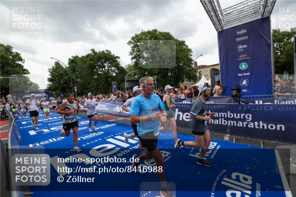 29.06.2025 - hella hamburg halbmarathon Zöllner http://msf.ph/oto/8416988 29.06.2025 10:50:41 Ziel 1399, 1750, 4346, 6282, 6662, 6712, 7134, 7397, 7583, 7786, 7952, 8576, 9057, 11214, 11356, 13701, 13808, 13812, 13875, 15519, 15803, 16291, 16806, 17179, 17247, 18006, 18413, 18820 meine-sportfotos.de