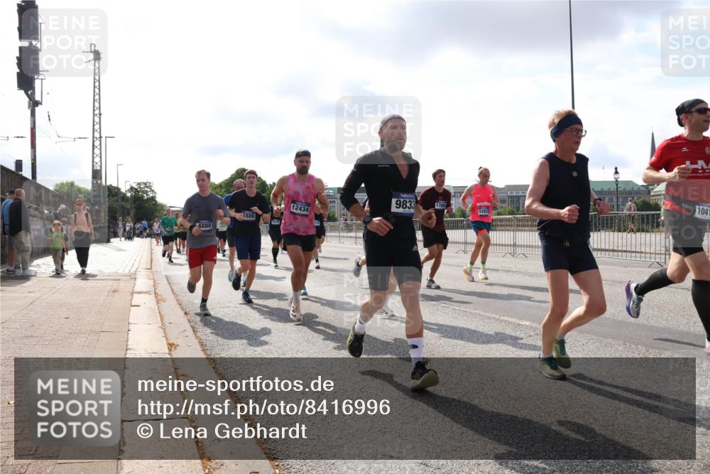 29.06.2025 - hella hamburg halbmarathon Lena Gebhardt http://msf.ph/oto/8416996 29.06.2025 09:51:06 Lombardsbrücke 12434, 9833, 17668, 12915, 889, 4888, 1041, 1136, 1256, 1441, 1677, 1912, 1941, 1962, 2546, 2579, 3056, 3626, 3700, 3947, 4854, 4888, 4889, 4893, 5026, 5087, 5275, 5387, 5506, 5752, 5916, 6080, 6429, 6593, 6639, 6686, 6687, 6721, 6901, 7110, 7116, 7284, 7378, 7635, 7693, 7962, 8091, 8122, 8319, 8574, 8958, 8966, 9262, 9313, 9371, 9380, 9755, 9833, 9885, 10064, 10193, 10415, 10469, 10783, 11281, 11284, 11305, 11907, 12153, 14201 meine-sportfotos.de