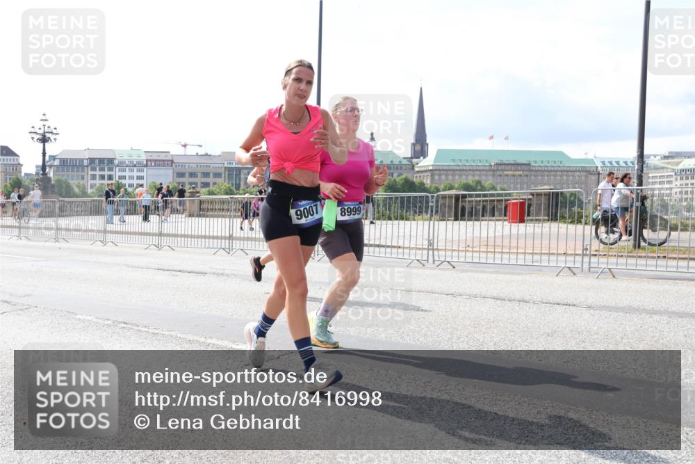 29.06.2025 - hella hamburg halbmarathon Lena Gebhardt http://msf.ph/oto/8416998 29.06.2025 10:05:18 Lombardsbrücke 9007, 8999, 1126, 1559, 1863, 1936, 1981, 2288, 2298, 2424, 2624, 3071, 3413, 3578, 4014, 4220, 4394, 4782, 4951, 5073, 6059, 6907, 6908, 7302, 7826, 8089, 8999, 9007, 9019, 9075, 9165, 9559, 9680, 9736, 9737, 9738, 10343, 10694, 11088, 11551, 11595, 11784, 11873, 12557, 13221, 13242, 13327, 13717, 14203, 14465, 14642, 16092, 16134, 16478, 16546, 16579, 16847, 17112, 17707, 17818, 18189, 18616, 18617, 19034 meine-sportfotos.de