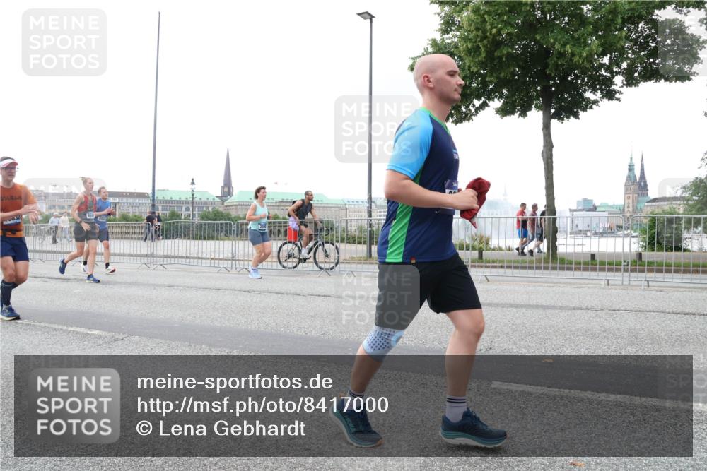 29.06.2025 - hella hamburg halbmarathon Lena Gebhardt http://msf.ph/oto/8417000 29.06.2025 10:51:53 Lombardsbrücke 1418, 1978, 1997, 2308, 2484, 2485, 2593, 2736, 2778, 3038, 3240, 3991, 4087, 4273, 4598, 4606, 4748, 4808, 4878, 5062, 5291, 5394, 5534, 5716, 5717, 6007, 6091, 6456, 6604, 6885, 6945, 6947, 6954, 6985, 7682, 7769, 7841, 7871, 7992, 8125, 8250, 8251, 8399, 8621, 9220, 9340, 9460, 9462, 9582, 9583, 9590, 9594, 9673, 9730, 10496, 10521, 10533, 10673, 10693, 10830, 11101, 11268, 11375, 11875, 12065 meine-sportfotos.de
