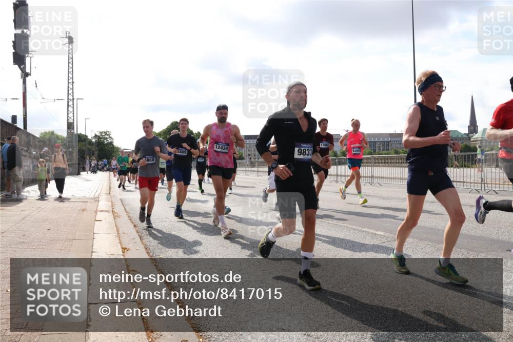 29.06.2025 - hella hamburg halbmarathon Lena Gebhardt http://msf.ph/oto/8417015 29.06.2025 09:51:06 Lombardsbrücke 4888, 4889, 5275, 12434, 9833, 1766, 12915, 1136, 1256, 1441, 1677, 1912, 1941, 1962, 2546, 2579, 3056, 3626, 3700, 3947, 4854, 4888, 4889, 4893, 5026, 5087, 5275, 5387, 5506, 5752, 5916, 6080, 6429, 6593, 6639, 6686, 6687, 6721, 6901, 7110, 7116, 7284, 7378, 7635, 7693, 7962, 8091, 8122, 8319, 8574, 8958, 8966, 9262, 9313, 9371, 9380, 9755, 9833, 9885, 10064, 10193, 10415, 10469, 10783, 11281, 11284, 11305, 11907, 12153, 14201 meine-sportfotos.de