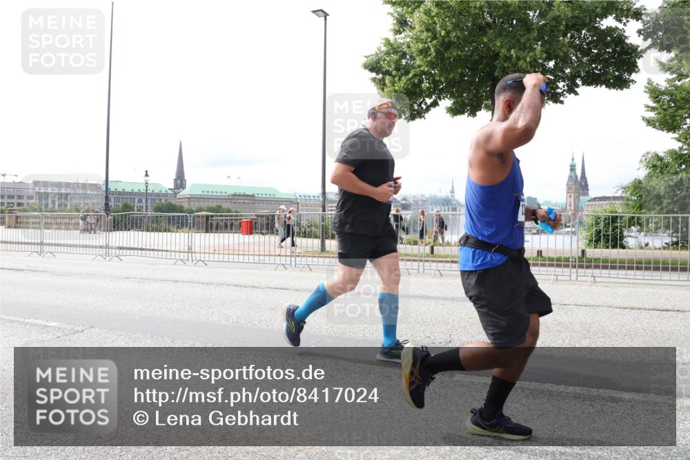 29.06.2025 - hella hamburg halbmarathon Lena Gebhardt http://msf.ph/oto/8417024 29.06.2025 10:26:46 Lombardsbrücke 1300, 1793, 1973, 2045, 2643, 4267, 4268, 4315, 4358, 4507, 4509, 4844, 5494, 6625, 6637, 6905, 7069, 7929, 8056, 8079, 8357, 8942, 9186, 10465, 11110, 11270, 11740, 12071, 12126, 13264, 13462, 14930, 15027, 15807, 15878, 16479, 16788, 17300, 17675, 17712, 18074, 18087, 18516, 18962, 18978 meine-sportfotos.de