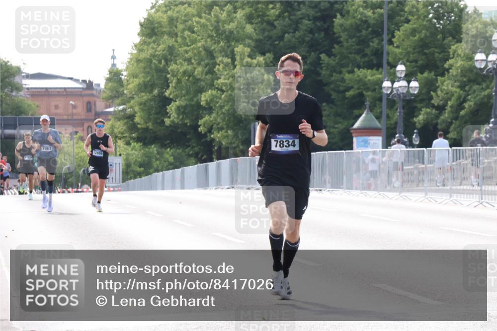 29.06.2025 - hella hamburg halbmarathon Lena Gebhardt http://msf.ph/oto/8417026 29.06.2025 09:41:00 Lombardsbrücke 11624, 7963, 17886, 7834, 5253, 6816, 7834, 7963, 9151, 9475, 11210, 11829, 12373, 14360, 14766, 15526, 17771, 17886, 18930 meine-sportfotos.de