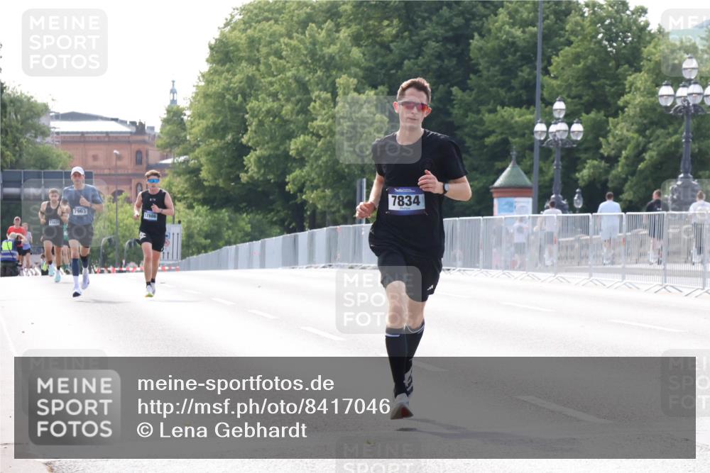 29.06.2025 - hella hamburg halbmarathon Lena Gebhardt http://msf.ph/oto/8417046 29.06.2025 09:41:00 Lombardsbrücke 11624, 7963, 17886, 7834, 5253, 6816, 7834, 7963, 9151, 9475, 11210, 11829, 12373, 14360, 14766, 15526, 17771, 17886, 18930 meine-sportfotos.de