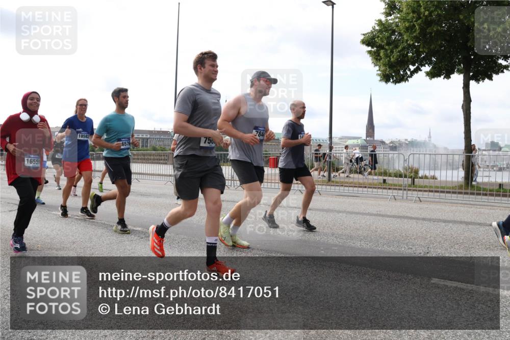 29.06.2025 - hella hamburg halbmarathon Lena Gebhardt http://msf.ph/oto/8417051 29.06.2025 10:17:53 Lombardsbrücke 16555, 1622, 18582, 6576, 750, 784, 1015, 1159, 1160, 1204, 1268, 1274, 1325, 1458, 1554, 1622, 1641, 1749, 1795, 1982, 2094, 2147, 2259, 2305, 2548, 2931, 3138, 3292, 3977, 4194, 4218, 4852, 5002, 5004, 5290, 5611, 5733, 6254, 6270, 6336, 6352, 6786, 7011, 7094, 7258, 7291, 7413, 7566, 7641, 7649, 7838, 7844, 7882, 7883, 8067, 8128, 8144, 8248, 8351, 8607, 8799, 8895, 9400, 9539, 9717, 9734, 9798, 9844, 9848, 9964, 10174, 10332, 10509 meine-sportfotos.de