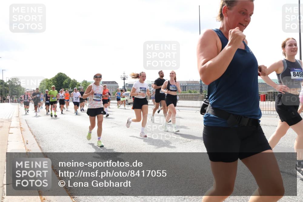 29.06.2025 - hella hamburg halbmarathon Lena Gebhardt http://msf.ph/oto/8417055 29.06.2025 10:42:27 Lombardsbrücke 10842, 14405, 17547, 8459, 1039, 1150, 1360, 1624, 1752, 1929, 1957, 1994, 2069, 2134, 2145, 2401, 2523, 2538, 2580, 2940, 2941, 2974, 3276, 3326, 3568, 3605, 3874, 4092, 4329, 4334, 4353, 4735, 4736, 4778, 4885, 4891, 4892, 5403, 5417, 5419, 5671, 5810, 6120, 6136, 6153, 6764, 6828, 6837, 6917, 7040, 7260, 7357, 7513, 7557, 7666, 8014, 8459, 8525, 8526, 8529, 8712, 8816, 9008, 9223, 9370, 9980, 10027, 10454, 10532, 10697, 12441, 13241 meine-sportfotos.de