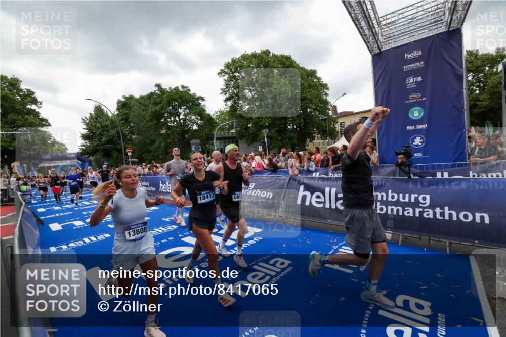 29.06.2025 - hella hamburg halbmarathon Zöllner http://msf.ph/oto/8417065 29.06.2025 10:50:45 Ziel 1399, 2234, 2788, 4346, 6662, 6712, 7134, 7583, 7786, 7952, 8657, 9057, 11356, 13701, 13808, 13875, 15426, 15519, 15720, 16291, 17129, 17908, 18229, 18370, 18413, 18820 meine-sportfotos.de