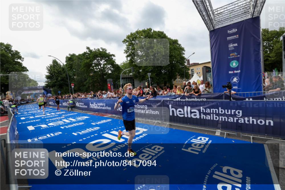 29.06.2025 - hella hamburg halbmarathon Zöllner http://msf.ph/oto/8417094 29.06.2025 10:28:26 Ziel 3075, 5328, 12529, 14140, 16711 meine-sportfotos.de