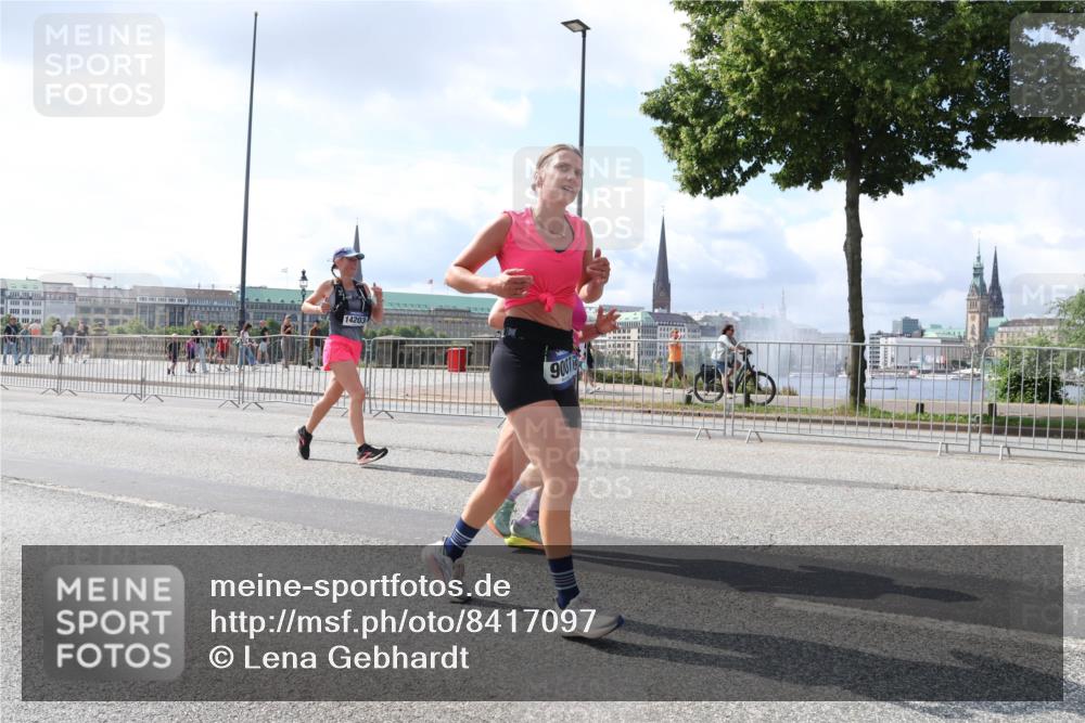 29.06.2025 - hella hamburg halbmarathon Lena Gebhardt http://msf.ph/oto/8417097 29.06.2025 10:05:18 Lombardsbrücke 14203, 90019, 1126, 1559, 1863, 1936, 1981, 2288, 2298, 2424, 2624, 3071, 3413, 3578, 4014, 4220, 4394, 4782, 4951, 5073, 6059, 6907, 6908, 7302, 7826, 8089, 8999, 9007, 9019, 9075, 9165, 9559, 9680, 9736, 9737, 9738, 10343, 10694, 11088, 11551, 11595, 11784, 11873, 12557, 13221, 13242, 13327, 13717, 14203, 14465, 14642, 16092, 16134, 16478, 16546, 16579, 16847, 17112, 17707, 17818, 18189, 18616, 18617, 19034 meine-sportfotos.de