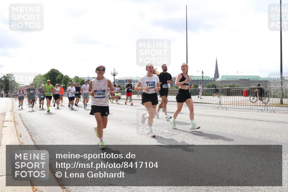29.06.2025 - hella hamburg halbmarathon Lena Gebhardt http://msf.ph/oto/8417104 29.06.2025 10:42:27 Lombardsbrücke 10842, 14405, 12854, 1039, 1150, 1360, 1624, 1752, 1929, 1957, 1994, 2069, 2134, 2145, 2401, 2523, 2538, 2580, 2940, 2941, 2974, 3276, 3326, 3568, 3605, 3874, 4092, 4329, 4334, 4353, 4735, 4736, 4778, 4885, 4891, 4892, 5403, 5417, 5419, 5671, 5810, 6120, 6136, 6153, 6764, 6828, 6837, 6917, 7040, 7260, 7357, 7513, 7557, 7666, 8014, 8459, 8525, 8526, 8529, 8712, 8816, 9008, 9223, 9370, 9980, 10027, 10454, 10532, 10697, 12441, 13241 meine-sportfotos.de