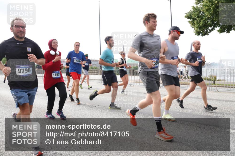 29.06.2025 - hella hamburg halbmarathon Lena Gebhardt http://msf.ph/oto/8417105 29.06.2025 10:17:53 Lombardsbrücke 9798, 16555, 18582, 11916, 566, 1442, 1015, 1159, 1160, 1204, 1268, 1274, 1325, 1458, 1554, 1622, 1641, 1749, 1795, 1982, 2094, 2147, 2259, 2305, 2548, 2931, 3138, 3292, 3977, 4194, 4218, 4852, 5002, 5004, 5290, 5611, 5733, 6254, 6270, 6336, 6352, 6786, 7011, 7094, 7258, 7291, 7413, 7566, 7641, 7649, 7838, 7844, 7882, 7883, 8067, 8128, 8144, 8248, 8351, 8607, 8799, 8895, 9400, 9539, 9717, 9734, 9798, 9844, 9848, 9964, 10174, 10332, 10509 meine-sportfotos.de