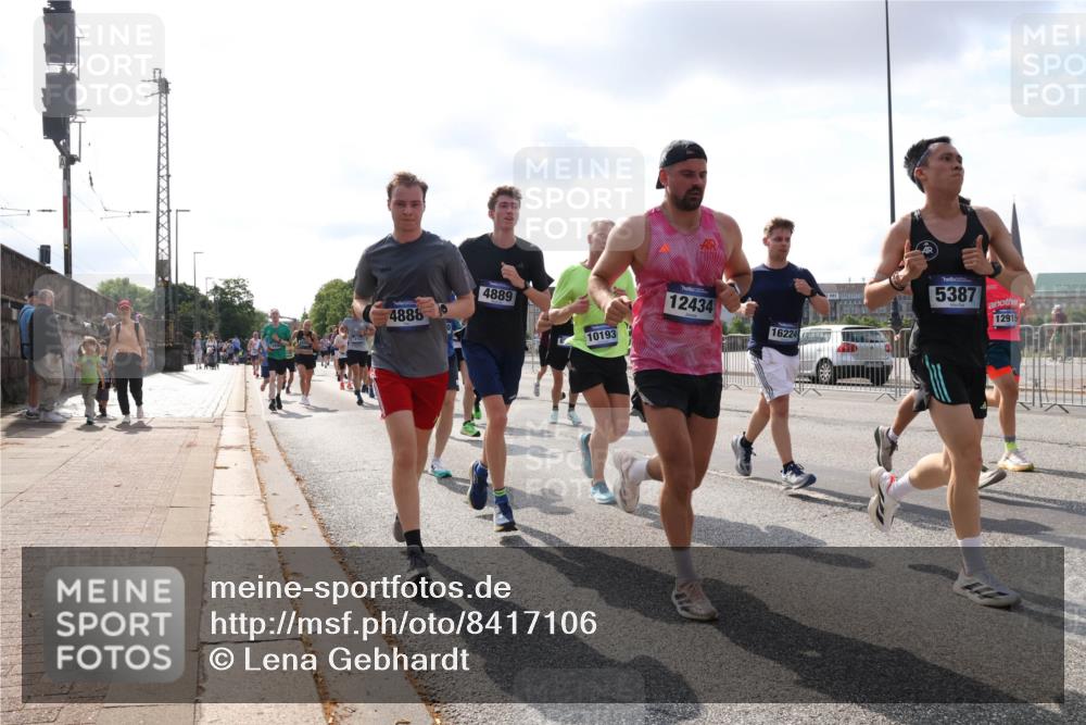 29.06.2025 - hella hamburg halbmarathon Lena Gebhardt http://msf.ph/oto/8417106 29.06.2025 09:51:06 Lombardsbrücke 4888, 4889, 10193, 12434, 16224, 5387, 12915, 1136, 1256, 1441, 1677, 1912, 1941, 1962, 2546, 2579, 3056, 3626, 3700, 3947, 4854, 4888, 4889, 4893, 5026, 5087, 5275, 5387, 5506, 5752, 5916, 6080, 6429, 6593, 6639, 6686, 6687, 6721, 6901, 7110, 7116, 7284, 7378, 7635, 7693, 7962, 8091, 8122, 8319, 8574, 8958, 8966, 9262, 9313, 9371, 9380, 9755, 9833, 9885, 10064, 10193, 10415, 10469, 10783, 11281, 11284, 11305, 11907, 12153, 14201 meine-sportfotos.de